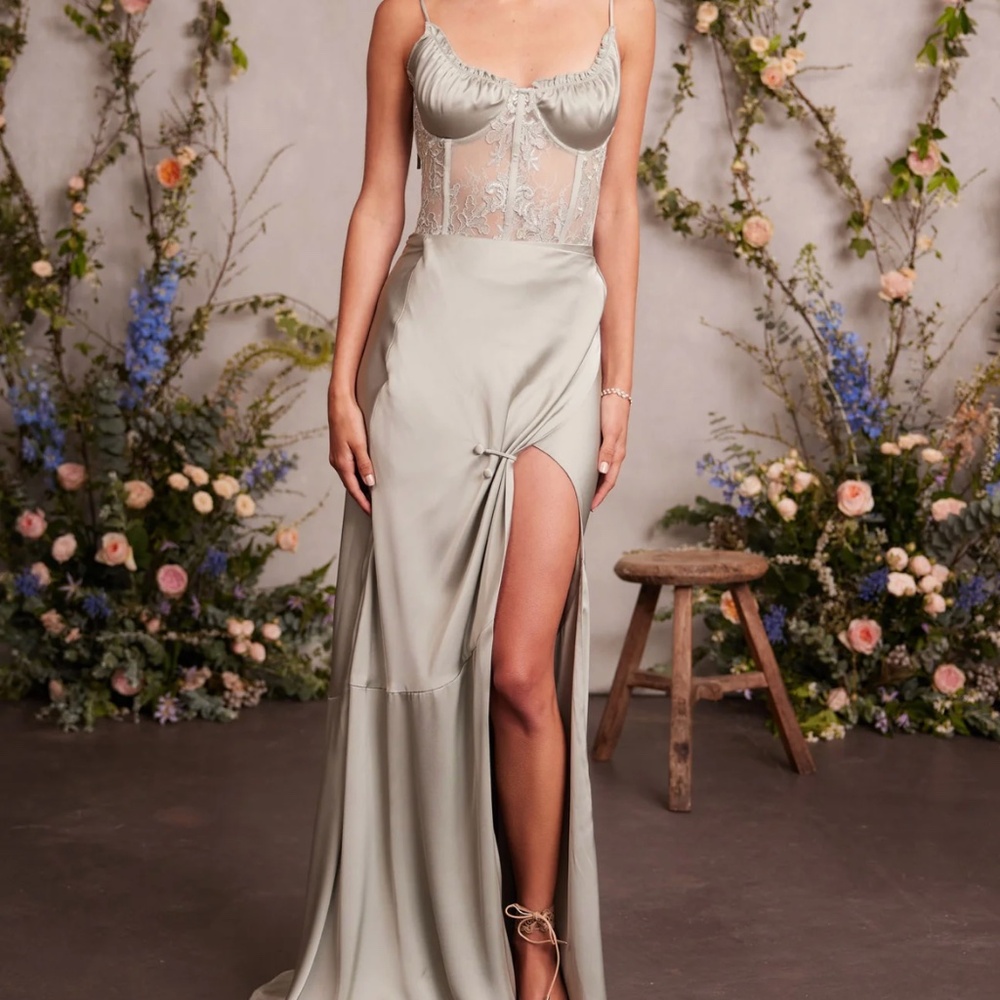 V. Chapman Calla Lily Dress Sage Size 8